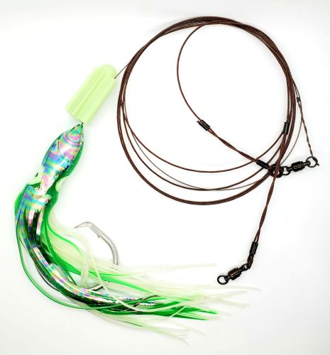 https://m3tackle.com/cdn/shop/products/SHARKRIGWITHSQUID_RATTLE.jpg?v=1592515812
